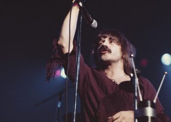 REO Speedwagon singer crashes automotive after falling asleep on the wheel