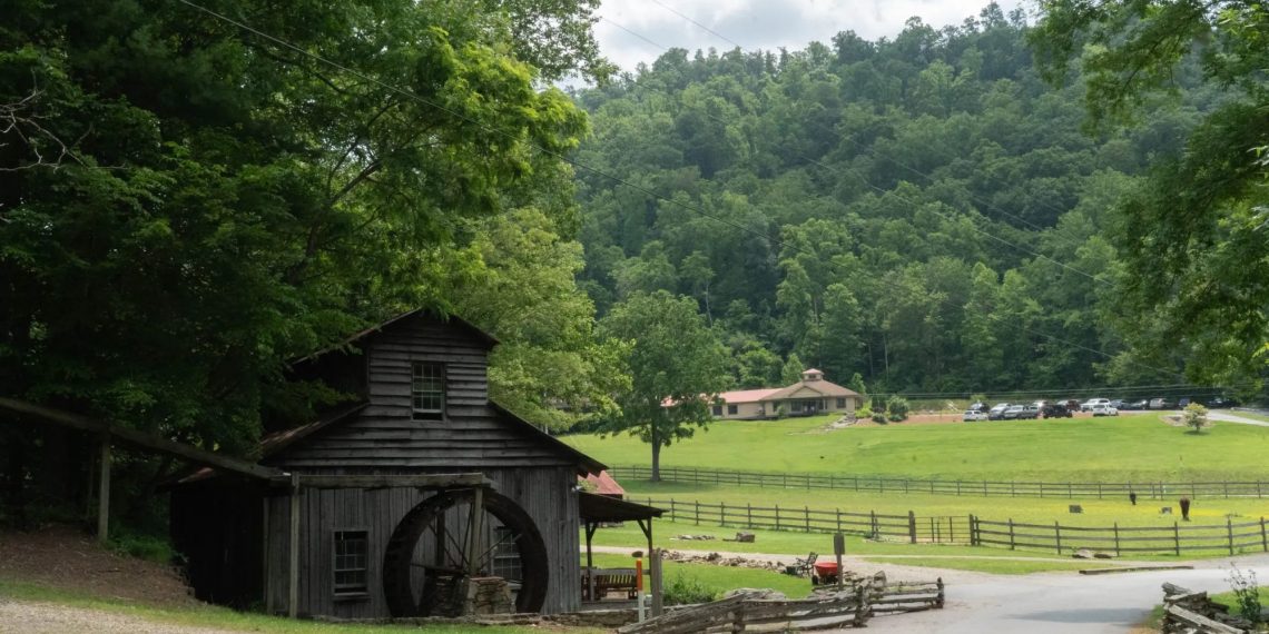 Asheville Academy, Trails Carolina proprietor confronted monetary upheaval earlier than deaths