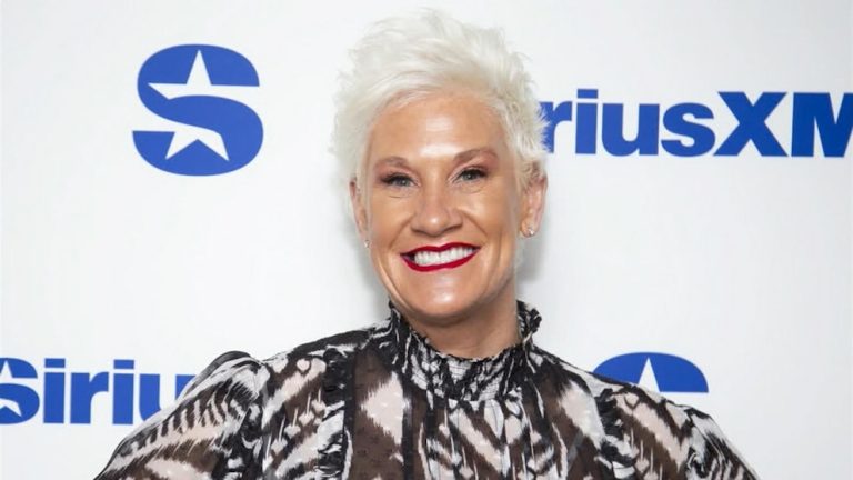 Video Meals Community chef Anne Burrell lifeless at age 55 – ABC Information