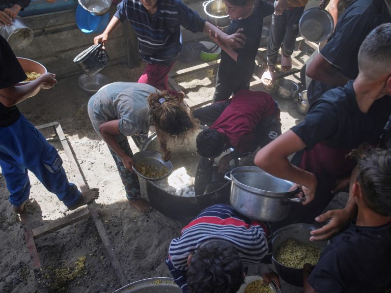 After mortal incidents, the inspiration that distributes support to Gaza closes its distribution facilities