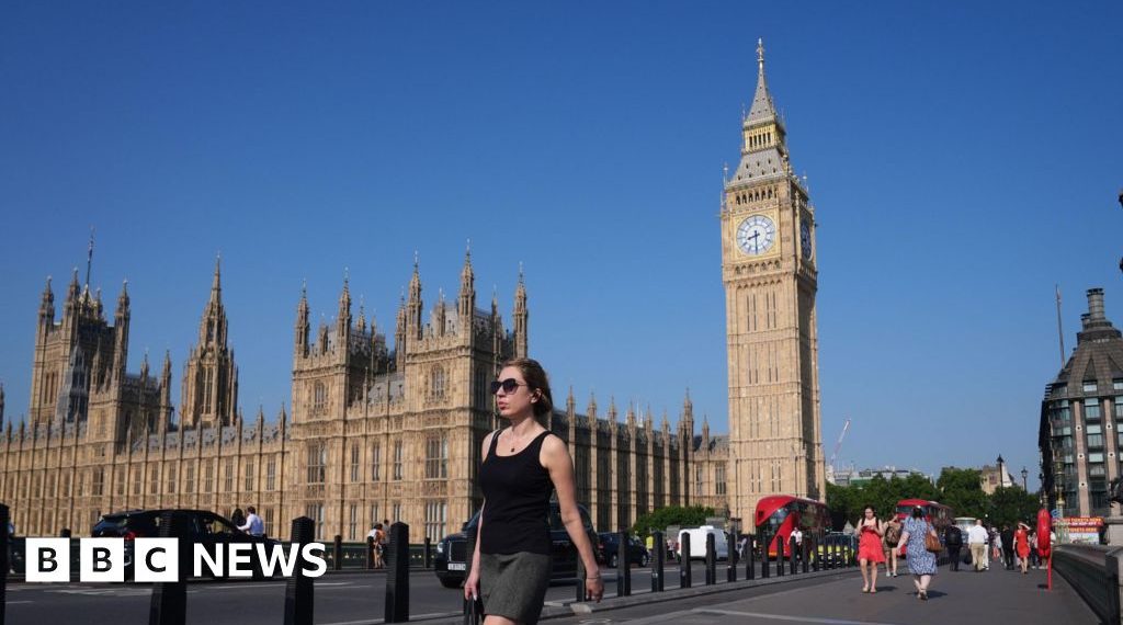 Amber warmth well being alerts issued as temperatures above 30C doubtless