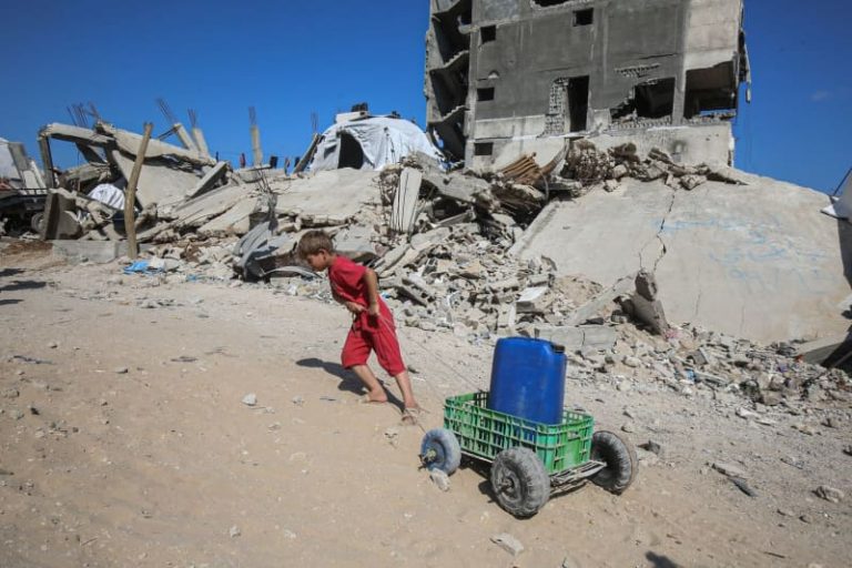 Gaza basis makes first direct meals deliveries with vans