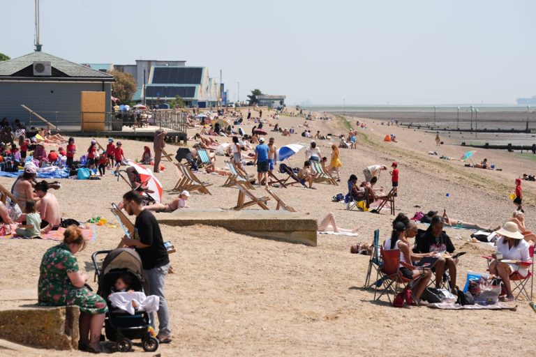 Warning practically 600 folks might die throughout 34C heatwave