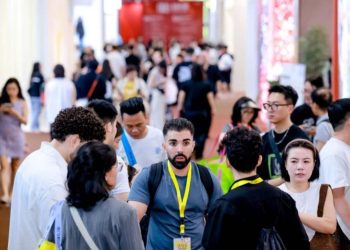 China’s Authentic Girls’s Trend Energy Wave, BIRD Trend Honest