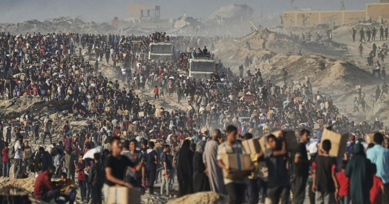 Photographs present crowds of determined Palestinians struggling to get meals – wdtimes.com