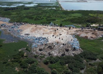 Discarded garments from UK manufacturers present in protected Ghana wetlands – Greenpeace