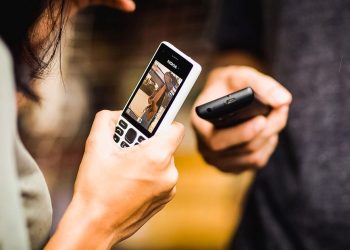 What’s behind the surprising increase of outdated cellphones, with out functions or tactile display