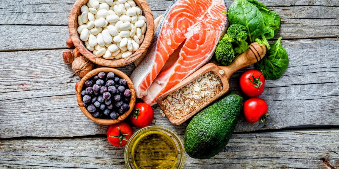 Low-carb or low-fat? Meals high quality is extra necessary for coronary heart well being