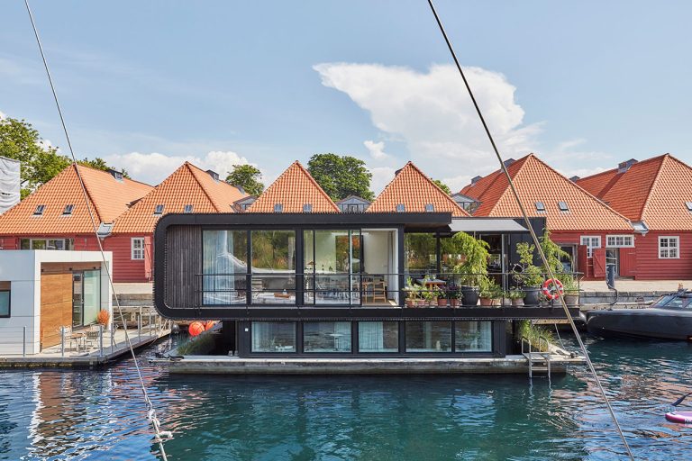 Szeren’s Havalsøe Garde’s selfmade boats anchors in Copenhagen