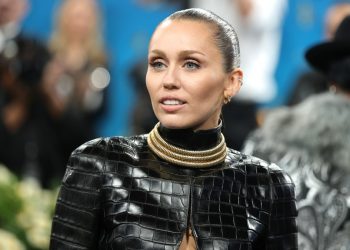 Why Miley Cyrus says she was the ‘misfit’ at Met Gala 2025 – NBC Chicago