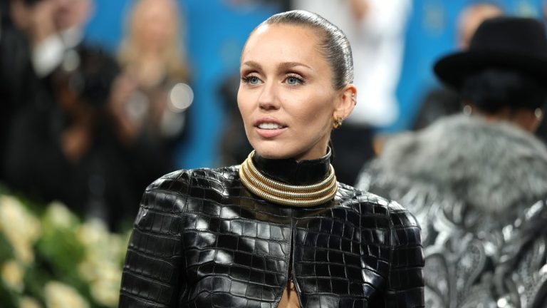 Why Miley Cyrus says she was the ‘misfit’ at Met Gala 2025 – NBC Chicago