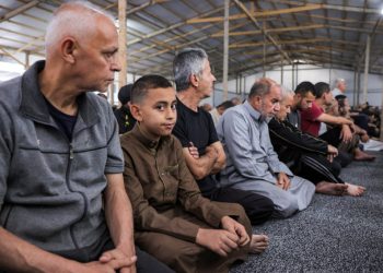Gaza marks the beginning of Eid with out of doors prayers amongst the rubble and meals rising ever scarcer