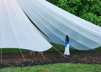 Mad invigorates the standard craft with the “Chinese language paper umbrella” in Venice