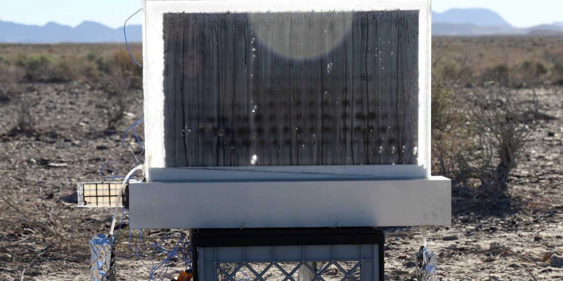 MIT engineers flip air into ingesting water utilizing the “Home windows” panel