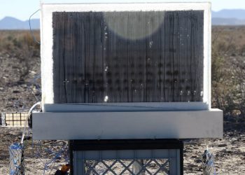 MIT engineers flip air into ingesting water utilizing the “Home windows” panel