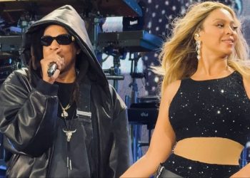 Beyoncé Lights Up Paris In Manish Malhotra Chaps That includes 10,000 Swarovski Crystals | Life-style Information