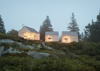 Prefabricated cabins CL of opal structure float barely over the profession in Maine Rural