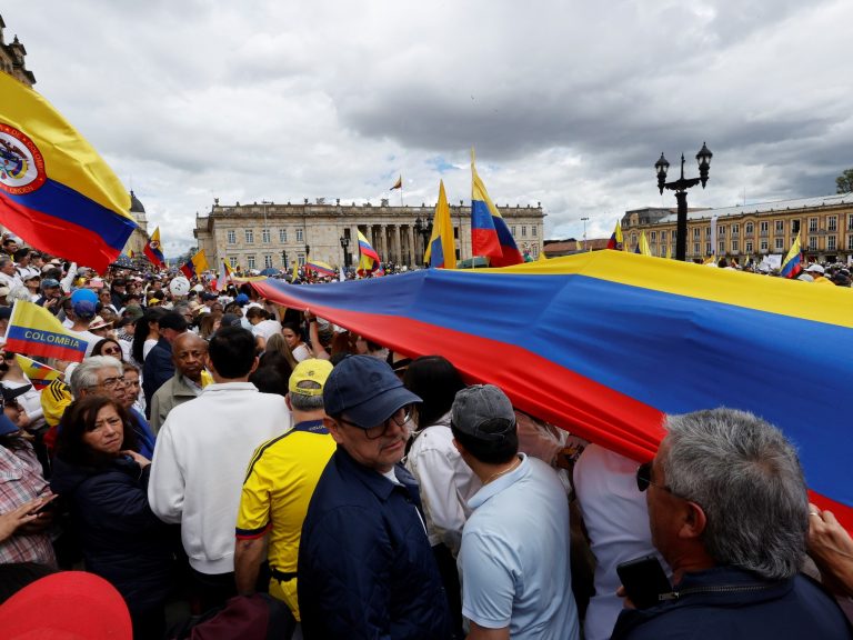 “March of silence” huge towards violence in Colombia