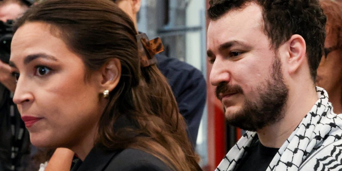 AOC shoots Trump’s “unlawful” persecution of Mahmoud Khalil when she welcomes the Columbia scholar in NYC