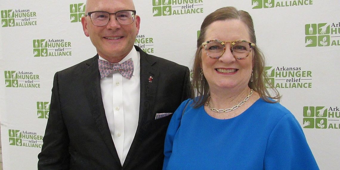 Legislators serve meals to starvation reduction supporters