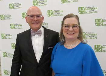 Legislators serve meals to starvation reduction supporters