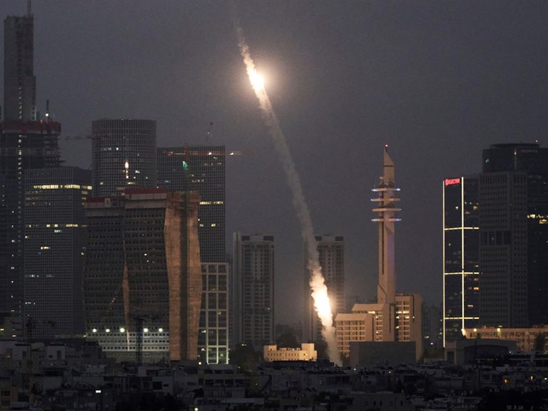 Iran assaults Israel, Dwell: Tehran’s regime says he launched 200 missiles and 200 drones towards Israeli territory