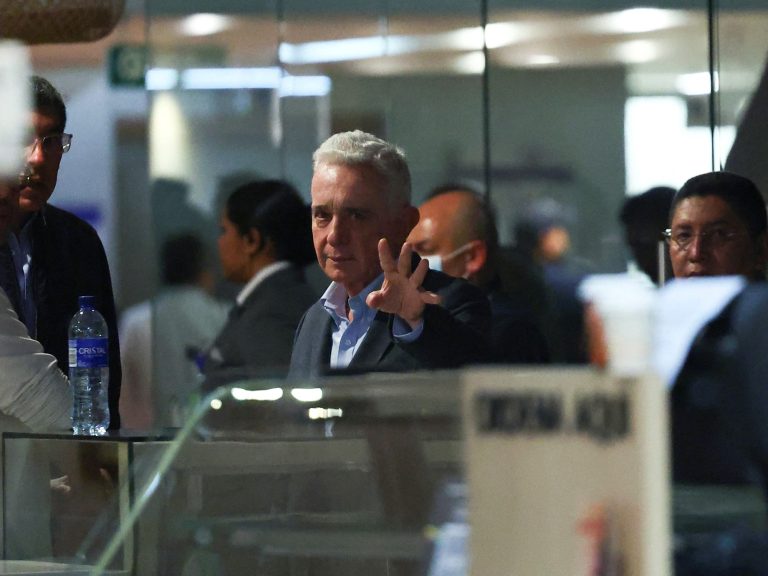 Former President álvaro Ubibe denounced that they put together one other towards him