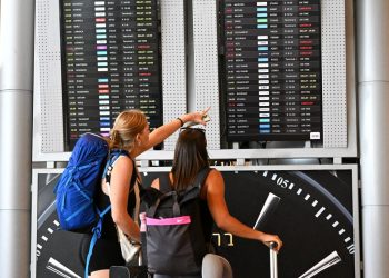 U.S. points world journey warning after Iran assault