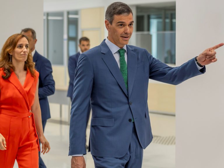 A psoe militant tried to discredit the pinnacle of the civilian guard who investigates his spouse and his brother