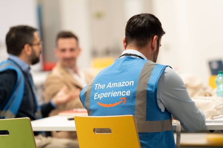 Amazon agrees to deal with faux evaluations in UK