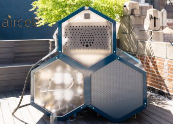 Aircela Machine turns air and water into ga