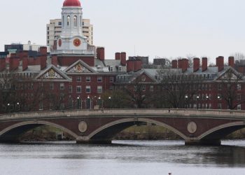 Trump hints at “deal” with Harvard – as Decide Dhs says can’t cease Harvard from internet hosting international college students