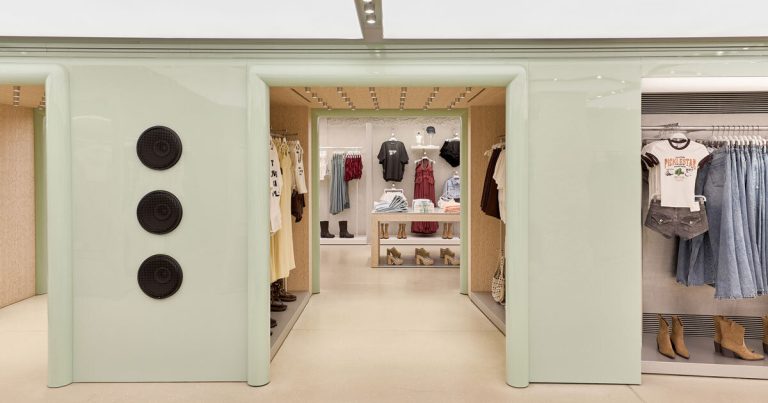 He Division carries the interiors led by the sensory for the Bershka Ibiza emblematic retailer