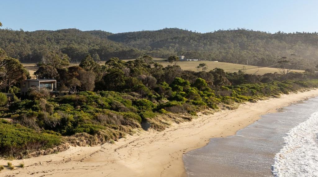 Coastal sanctuary’s refined beachside life-style