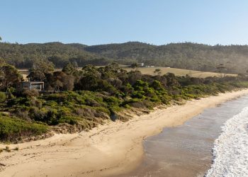 Coastal sanctuary’s refined beachside life-style