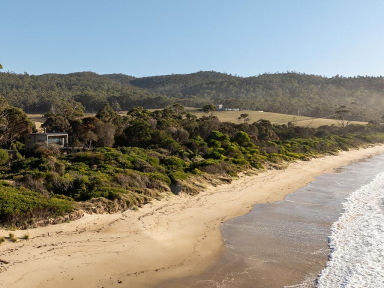 Coastal sanctuary’s refined beachside life-style