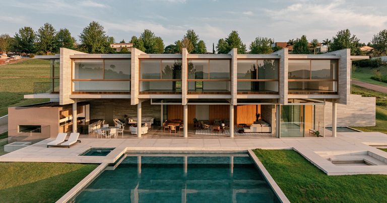 FGMF concrete architects Home Aroiira Frames of Brazilian panorama