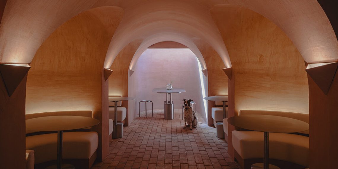 Wellness café “Casa Símera” brings delicate pink inside to Mexico Metropolis