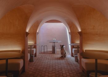 Wellness café “Casa Símera” brings delicate pink inside to Mexico Metropolis