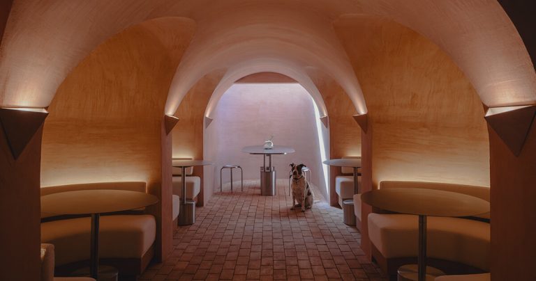 Wellness café “Casa Símera” brings delicate pink inside to Mexico Metropolis