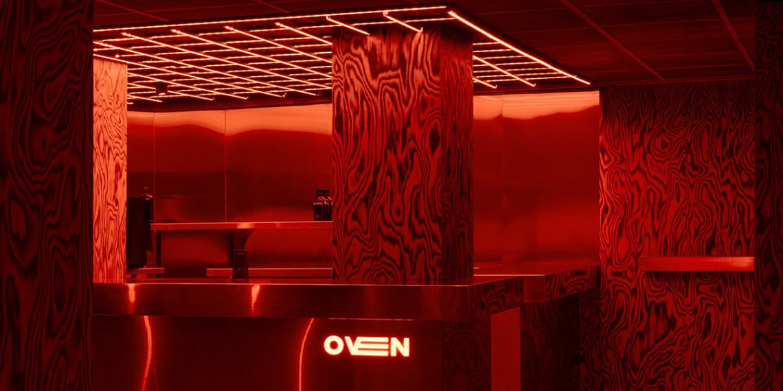 Clap Studio renovates the oven membership in Valencia with purple interiors