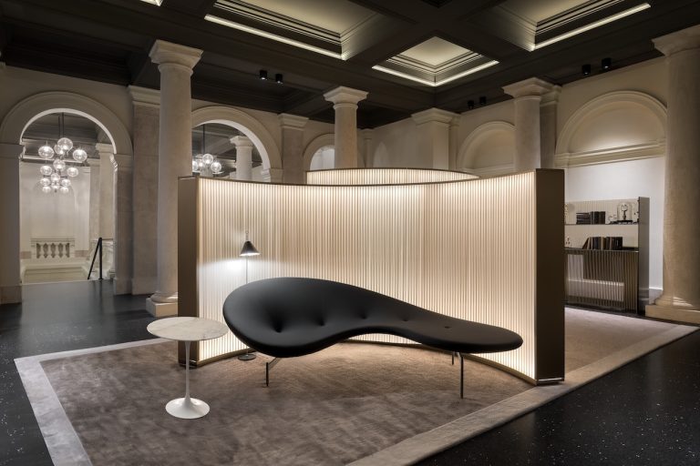 The design of the Piero Lissoni lodge in Budapest extends for 3 centuries
