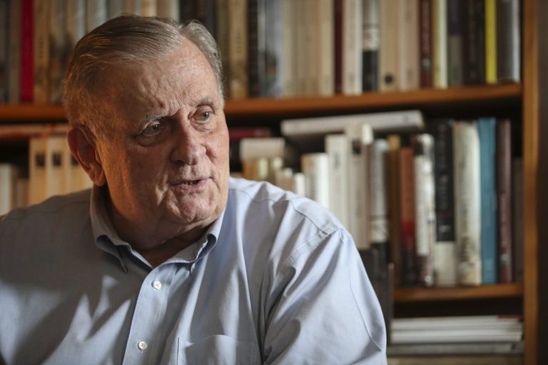 Edmund White, a groundbreaking homosexual creator, dies at 85