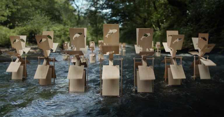 The UK Flowing River turns into a motor for putting in kinetic handmade by Tom & Matt
