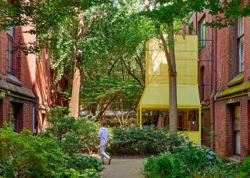 Pop-up Bar of Philadelphia reinterprets misplaced by Louis Kahn