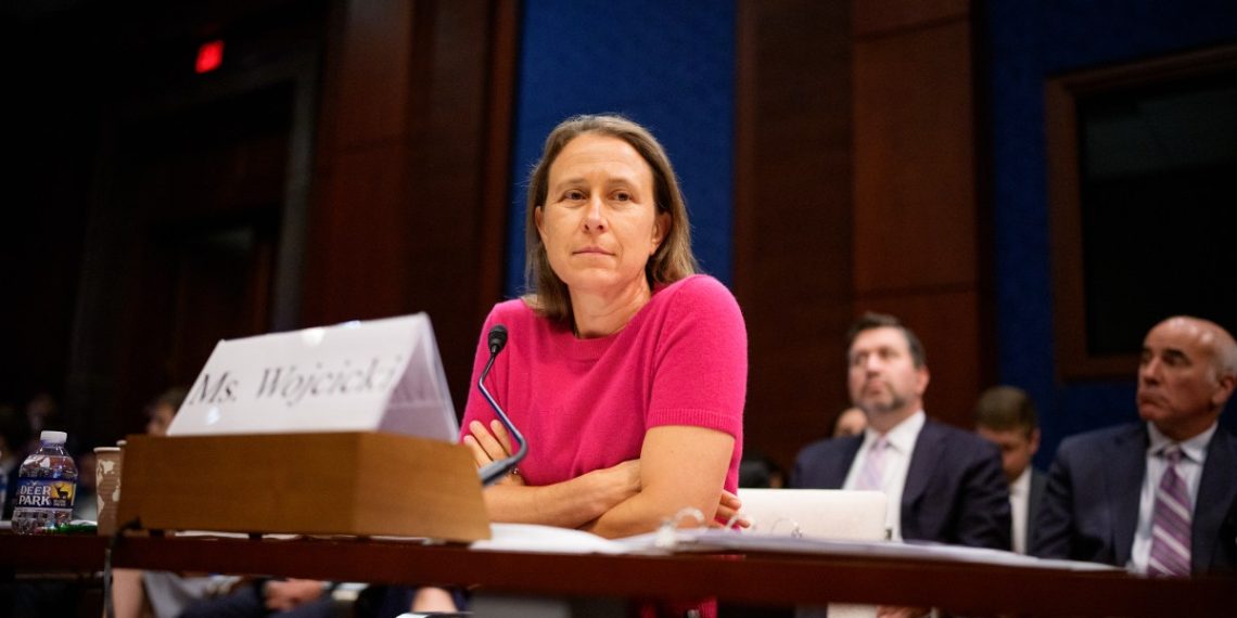 Anne Wojcicki takes management over 23andme