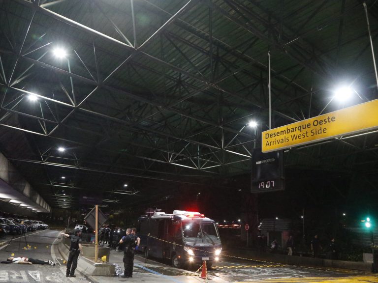 They needed to position 150 kilos of cocaine at San Pablo airport with the assistance of drones and paralyzed the flights almost an hour