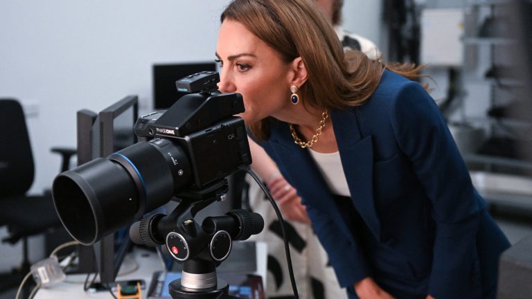 Kate Middleton simply did sharp navy tailoring with an surprising chunky chain necklace