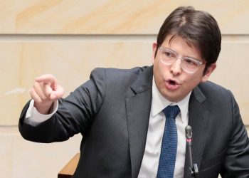 Politics from the cradle, the shadow of Pablo Escobar and violent rival from Petro