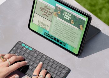 The brand new Flip Folio iPad from Logitech has a detachable wi-fi keyboard